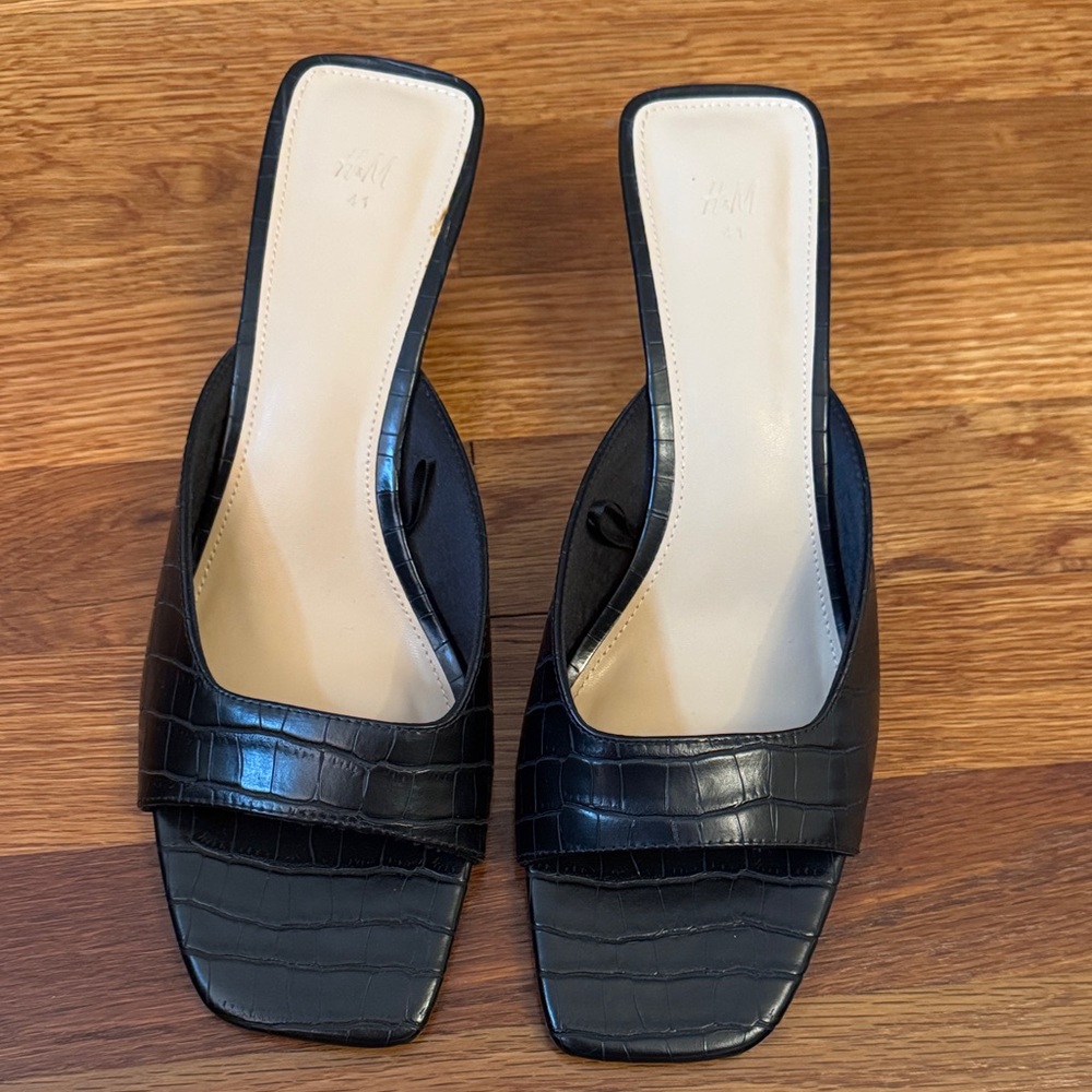 H&M Black Croc-Embossed Square-Toe Mules - Picture 3 of 6
